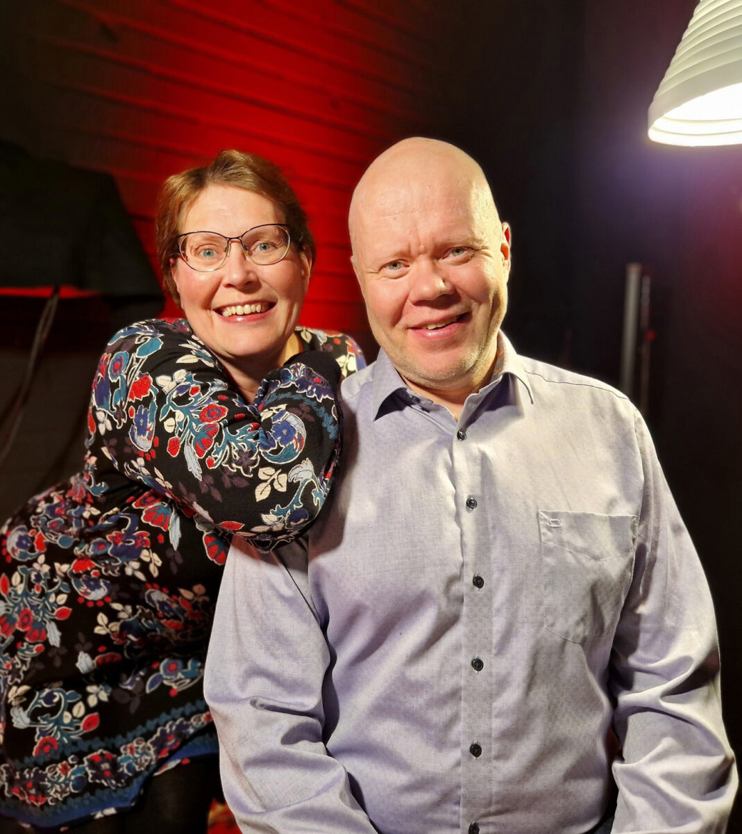 Lämpiöelämää-livepodcast. Tom Petäjä ja Jelena Jokelin.