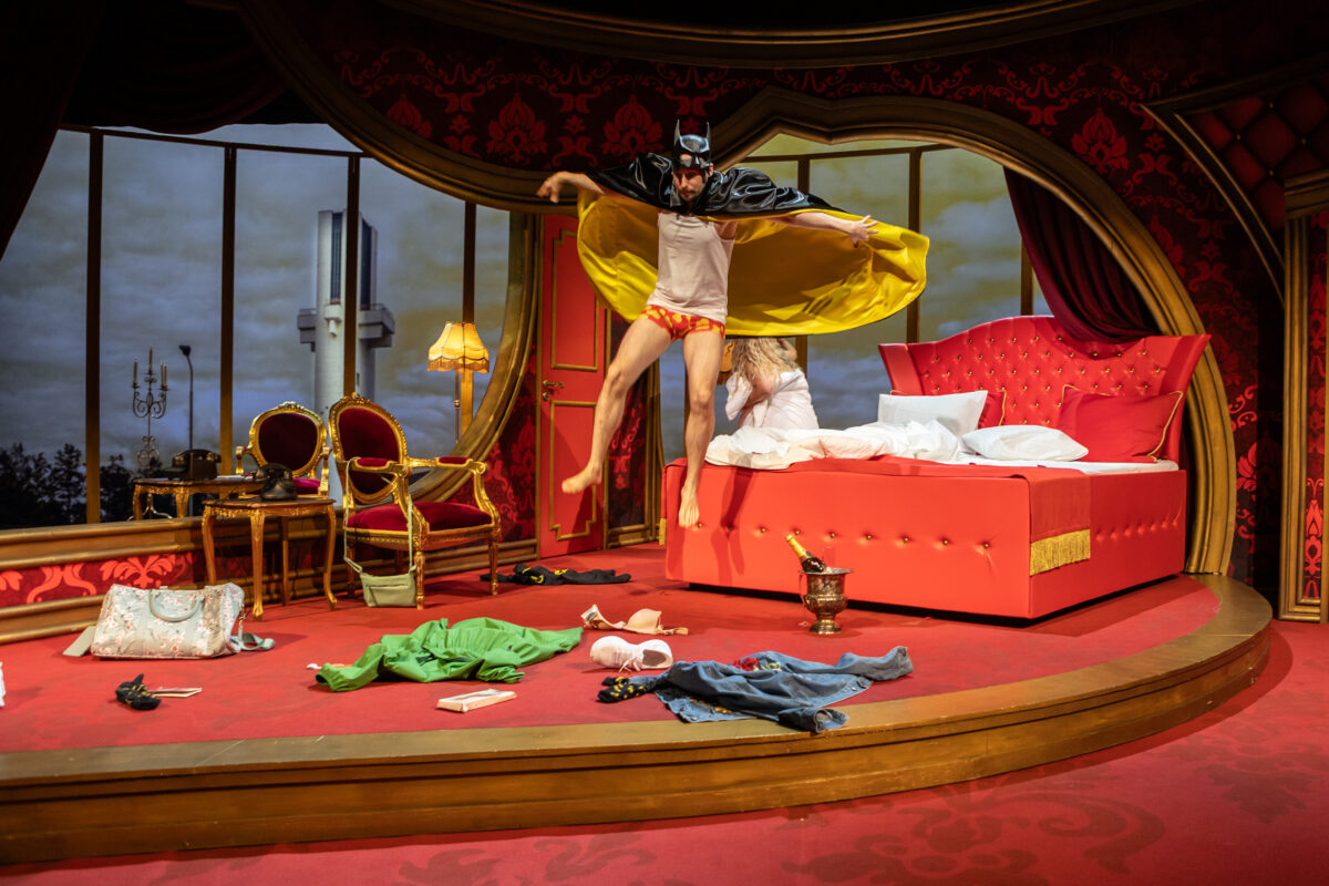 Täydelliset häät. Jussi Jätinvuori ja Mari Pöytälaakso.